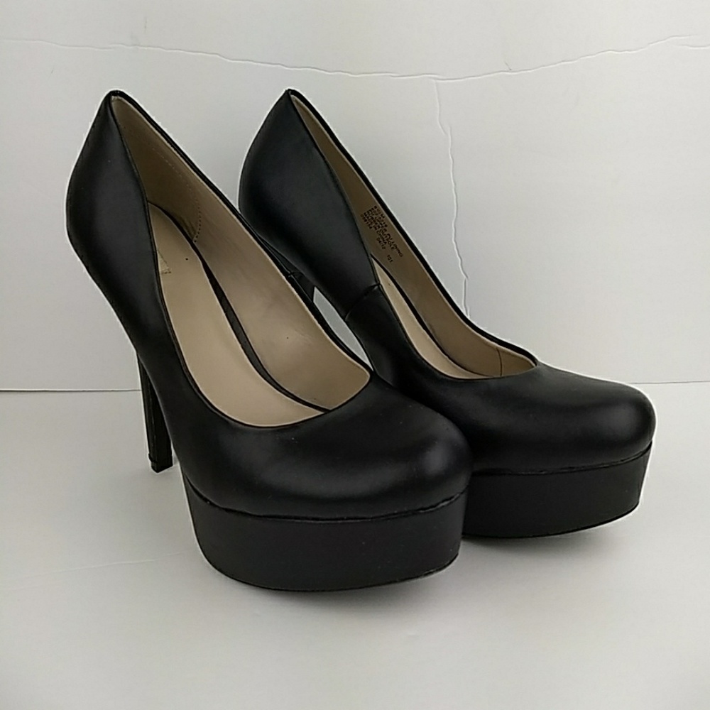 Isenboye Black Platform Pumps Size 8.5